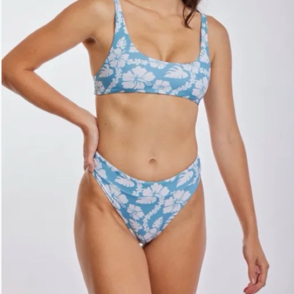 SOLD!! Benoa Duke bottoms- size medium